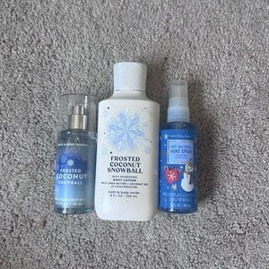 Bath & Body Works- Frosted Coconut Snowball Set